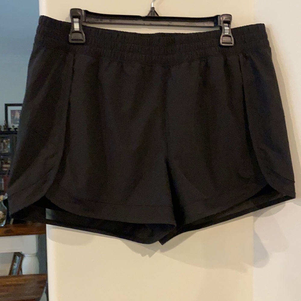 Gaiam Yoga/workout shorts Size L